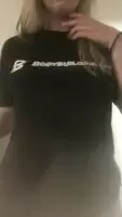 sorry or the potato quality, here's some boobie action while i wait for pizza