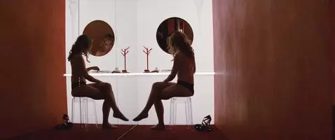 Piper Perabo's perky tits in Looper