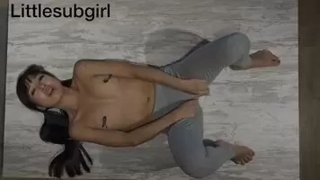 Asian Babe Rip Off Her Yoga Pants and Fucking Her Pussy