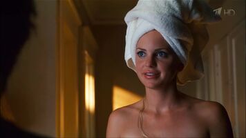 Anna Faris nude with beautiful back dimples in The House Bunny .