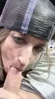 Sucking up his cum in the car 🤤