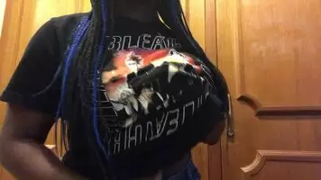 This shirt never stays on