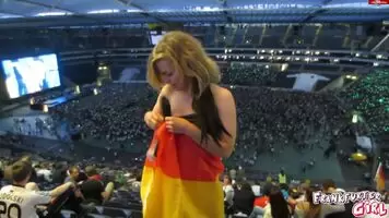 FrankfurterGirl - Music Festival Flashing