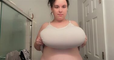 Big titties. Big drop. 😋