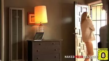 Asking the delivery guy to take her pictures for her BF