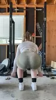 Who wants to be my workout partner? Let’s break a sweat with some weights then break a sweat in the bedroom 💦