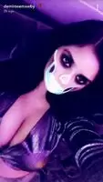 Demi skull face