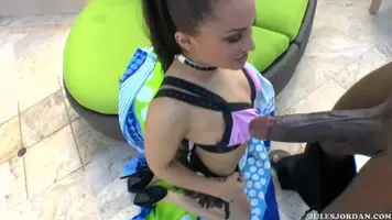 Just sucking on that dick 🤑