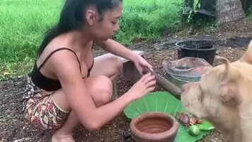 Pounding spices for crabs