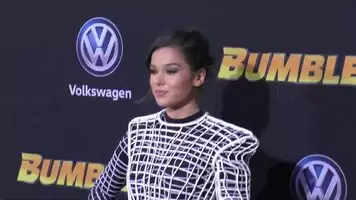 Control my penis with Hailee Steinfeld. Get me so worked up, that I pump, pant, moan and shoot my sticky mess .