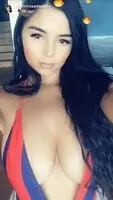 Demi show off