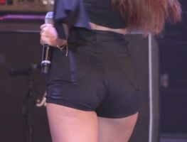 Dahye booty and thigh zoom
