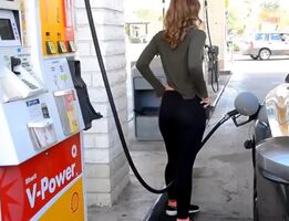 Delicious ass flash at a gas station 💞💗💖💕💓💝💗💞