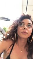 Sarah Hyland - awesome cleavage