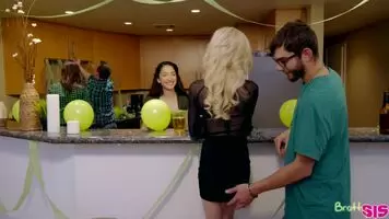 Piper Perri party pop