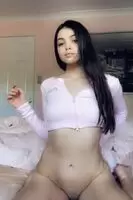 Care to look at this littl teen reveal her tits to you? 😈✨