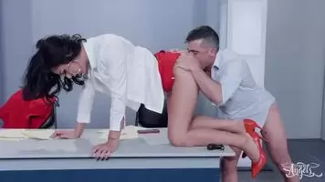 Chanel getting her ass eaten