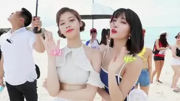 Twice - Sana & Momo