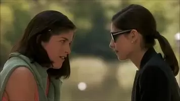 Sarah Michelle Gellar kissing Selma Blair