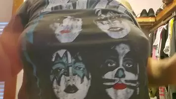 Kiss anyone?
