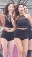 Sistar's Bora Shakin' It