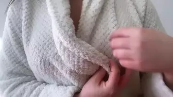 Revealing my big titties! Want to suck them? 🙈