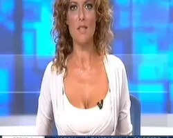 VANESSA LEONARDI SKYSPORT CLEAVAGE 2
