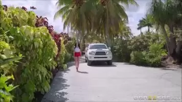 Lexi Luna Gets Fucked In Front Of Catcallers