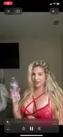 She looks so uncomfortable😅