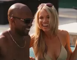 Katrina Bowden hot bikini plot in 