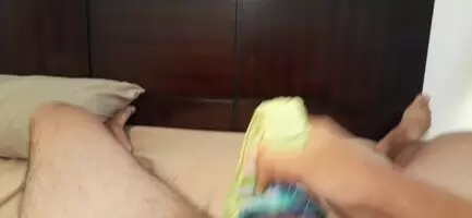 Trying to post a gif from redgifs, ifanyone knows how to make them autoplay let me know