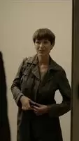 Nicola Ruf flashes her plot in Das rote Zimmer