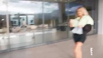 Khloes big butt in tight spandex shorts
