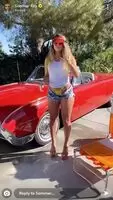 You know that thong is all up in her ass 🍑💦😍