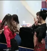 Gugudan - Hana and Sally at it again