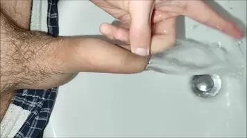 A fun trick uncut guys can do 🎈💦