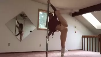Seeing how far I can stretch 🍭 Have to stay limber while the clubs are shutdown 😜